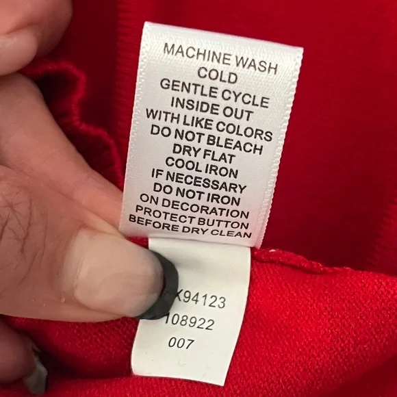 Cable & Gauge Red Bow-Button Cardigan - Picture 6 of 9